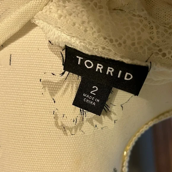 Torrid Washable Crinkle Gauze Flutter Sleeve Lace Mix Top - Picture 8 of 8